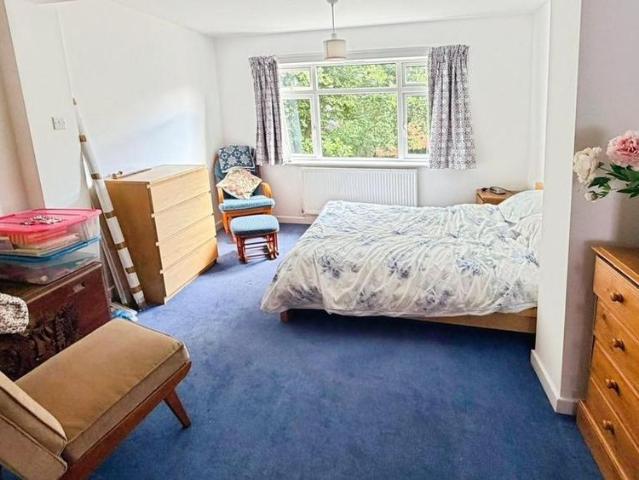 5 bedroom detached house to rent