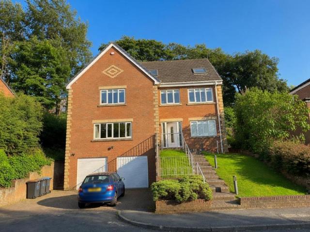 5 bedroom detached house to rent