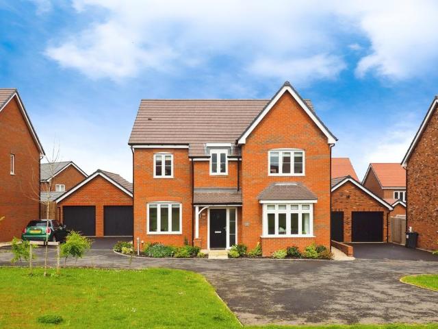 5 bedroom detached house to rent