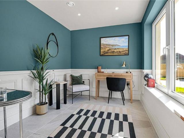 5 bedroom detached house to rent