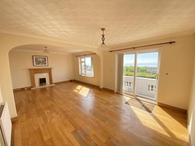 5 bedroom detached house to rent