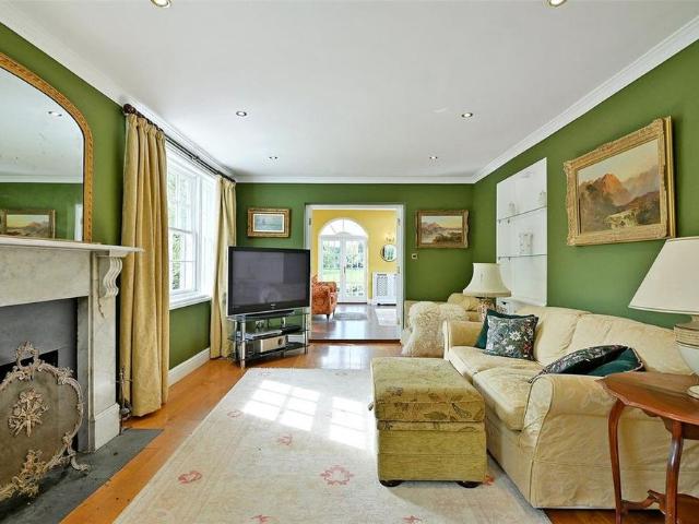 5 bedroom detached house to rent