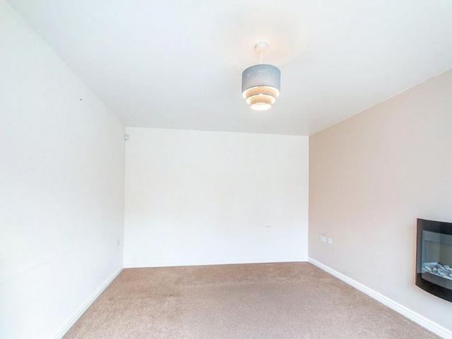 5 bedroom detached house to rent