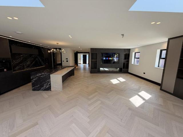 5 bedroom detached house to rent
