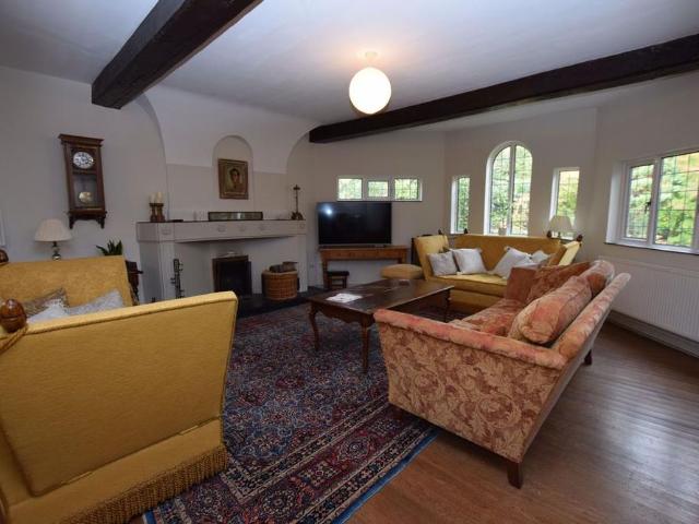 5 bedroom detached house to rent
