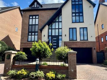 5 bedroom detached house to rent