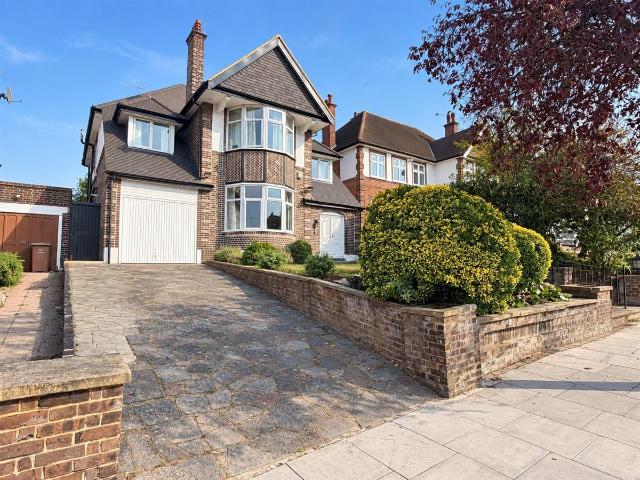 5 bedroom detached house to rent