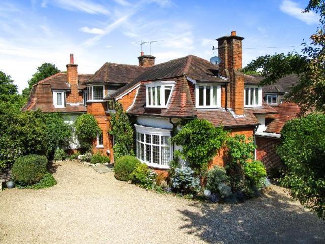 5 bedroom detached house to rent