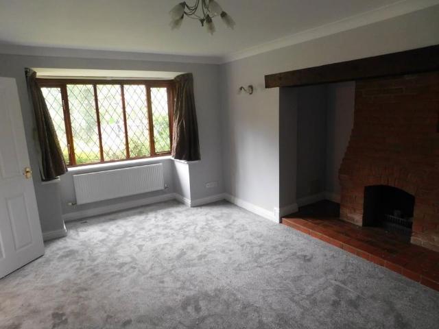 5 bedroom detached house to rent