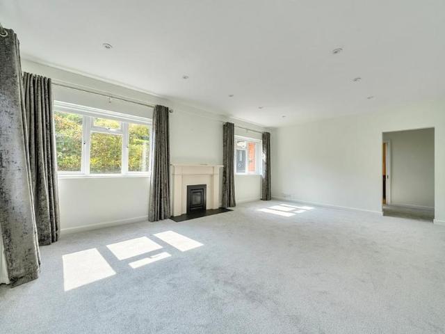 5 bedroom detached house to rent