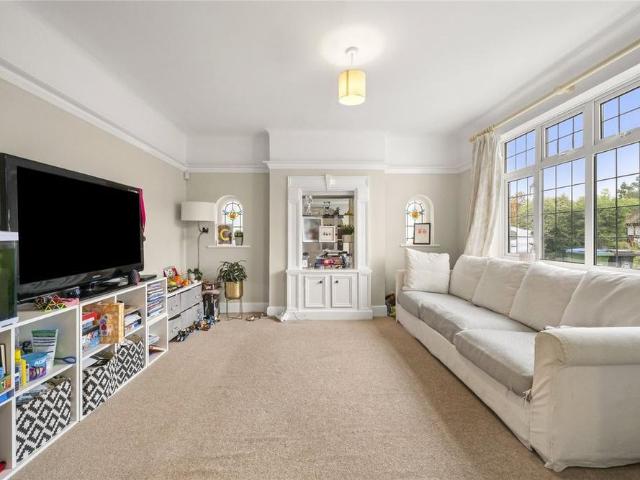 5 bedroom detached house to rent