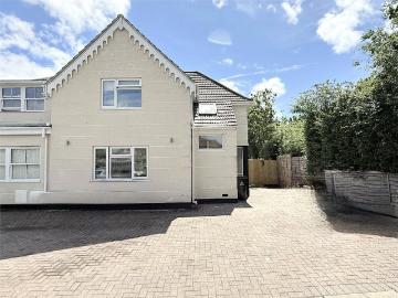 5 bedroom detached house to rent