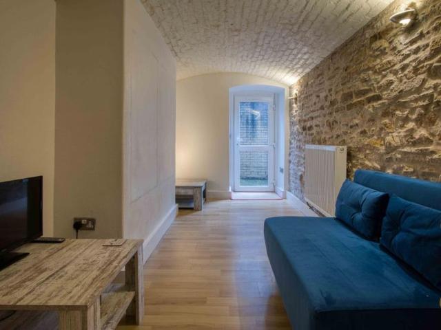 5 bedroom detached house to rent