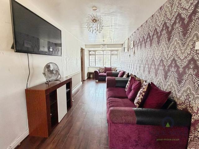 5 bedroom detached house to rent