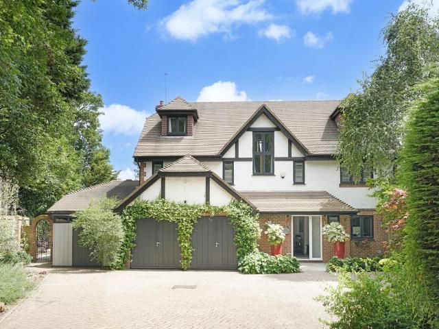 5 bedroom detached house to rent