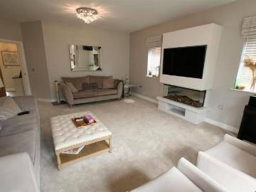 5 bedroom detached house to rent