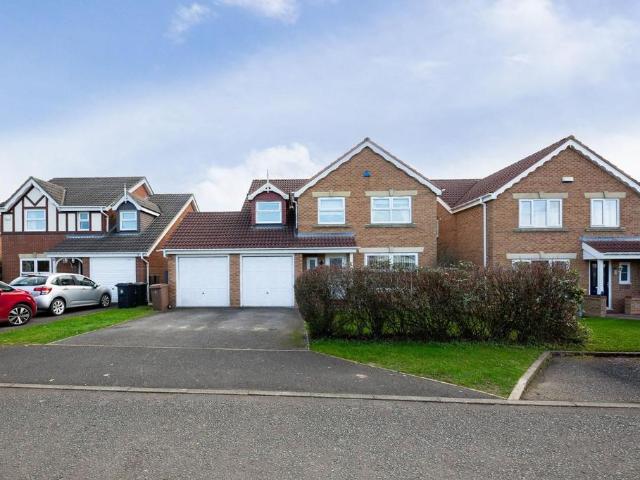 5 bedroom detached house to rent