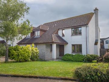 5 bedroom detached house to rent