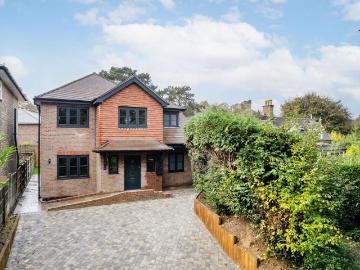 5 bedroom detached house to rent