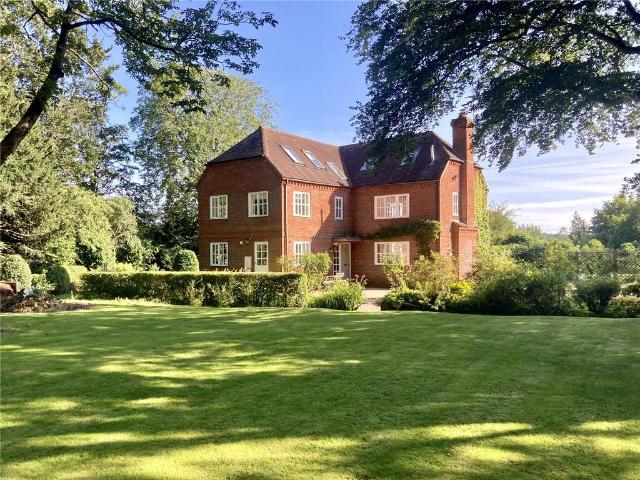5 bedroom detached house to rent