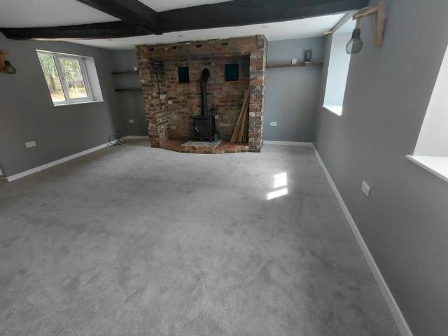 5 bedroom detached house to rent