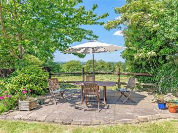5 bedroom detached house to rent