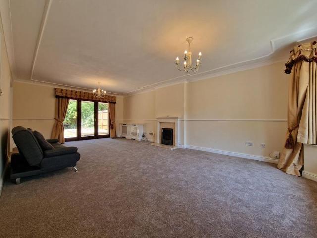 5 bedroom detached house to rent