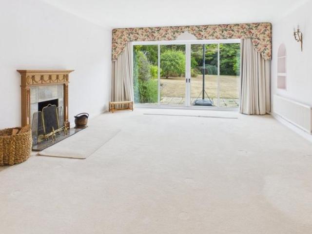 5 bedroom detached house to rent