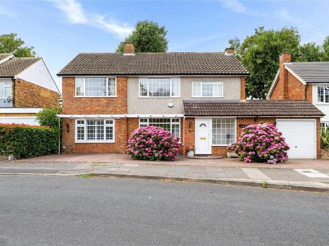 5 bedroom detached house to rent