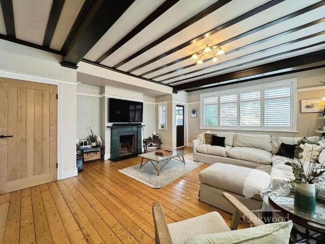 5 bedroom detached house to rent