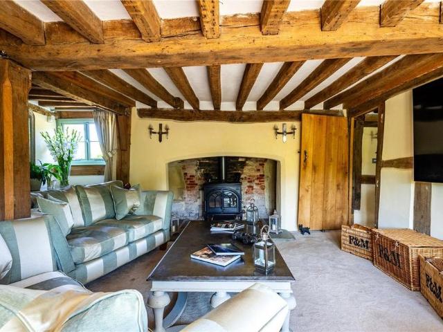 5 bedroom detached house to rent