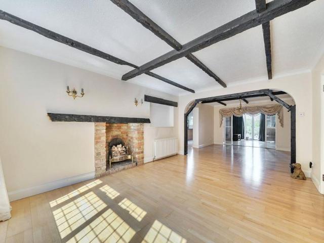 5 bedroom detached house to rent