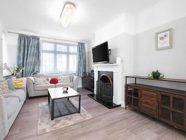 5 bedroom detached house to rent