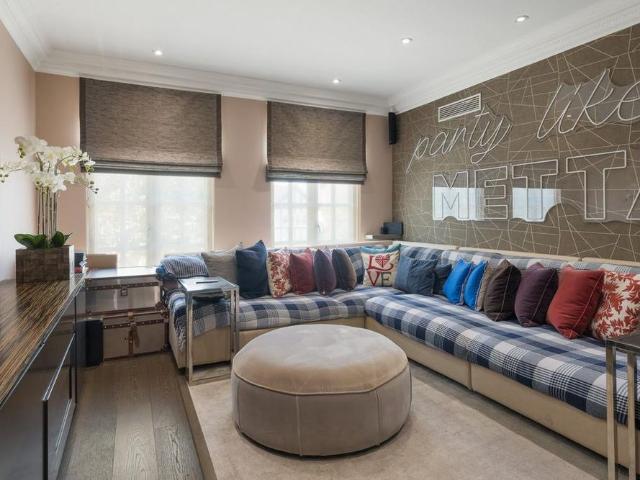 5 bedroom detached house to rent