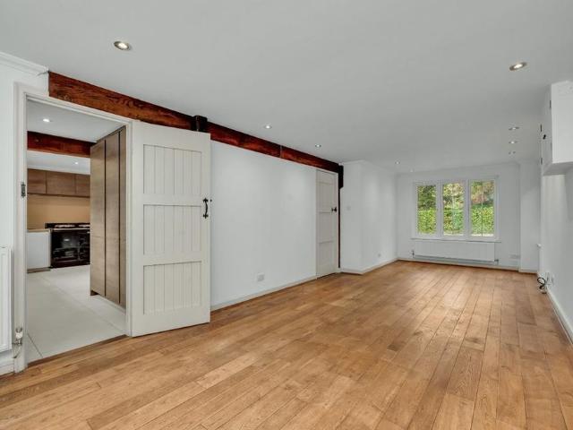 5 bedroom detached house to rent