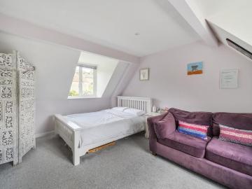 5 bedroom detached house to rent