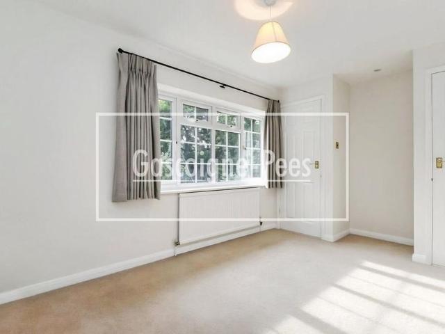 5 bedroom detached house to rent