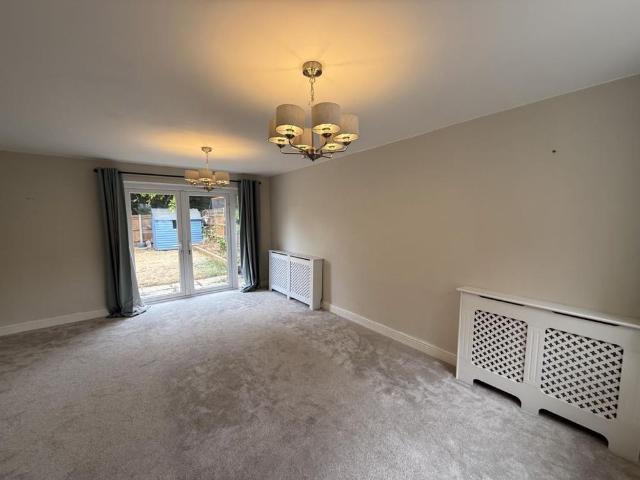 5 bedroom detached house to rent