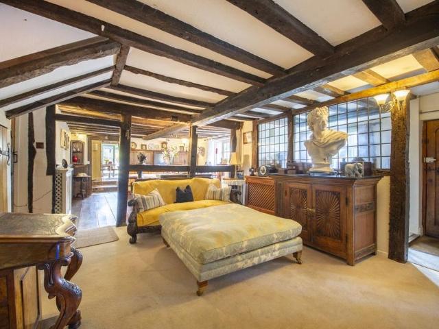 5 bedroom detached house to rent