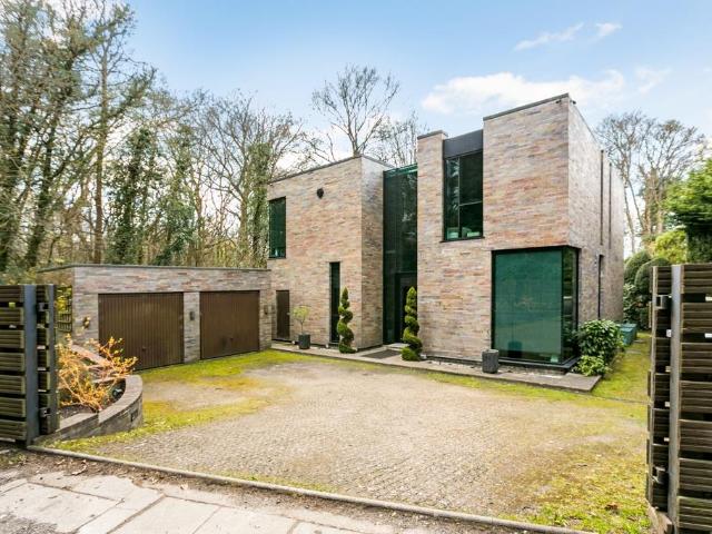 5 bedroom detached house to rent