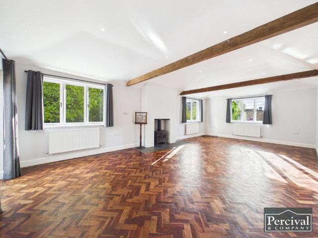 5 bedroom detached house to rent