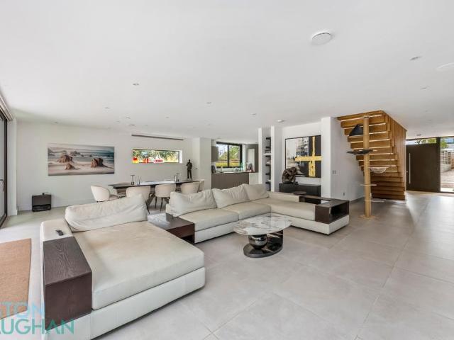 5 bedroom detached house to rent