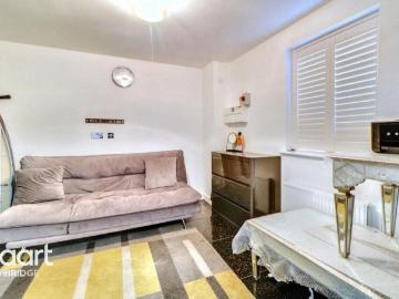5 bedroom detached house to rent
