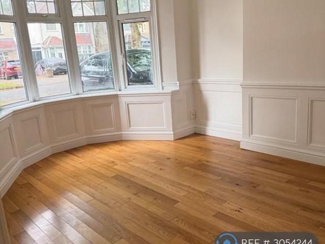 5 bedroom detached house to rent