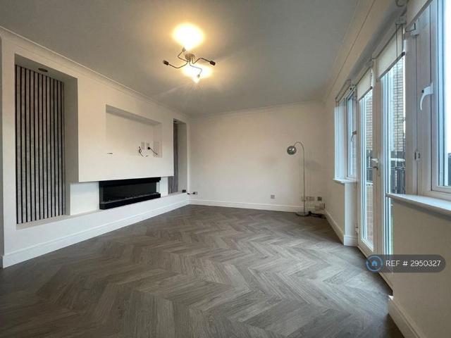 5 bedroom detached house to rent