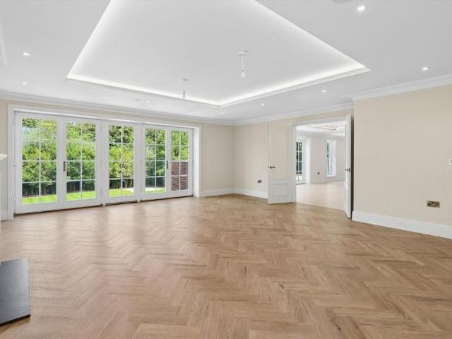 5 bedroom detached house to rent