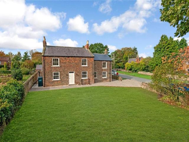 5 bedroom detached house to rent