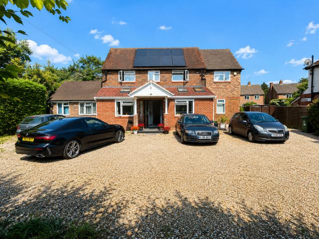 5 bedroom detached house to rent