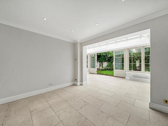 5 bedroom detached house to rent