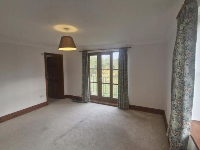 5 bedroom detached house to rent
